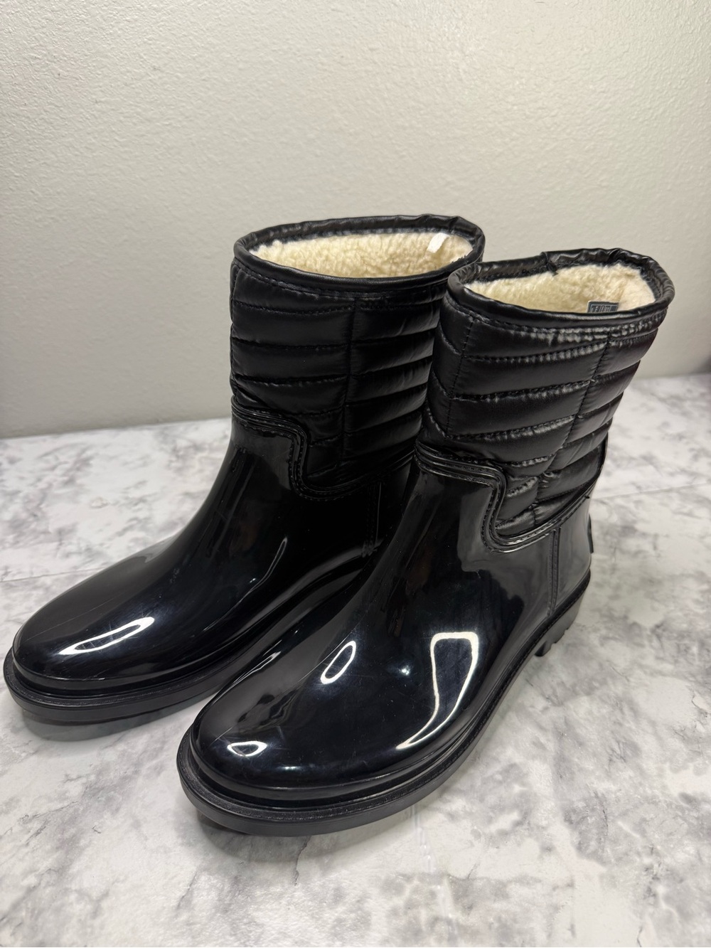 Nautica Black Quilted Glossy Rain Boots w Cream Faux Shearling Sz 8 waterproof